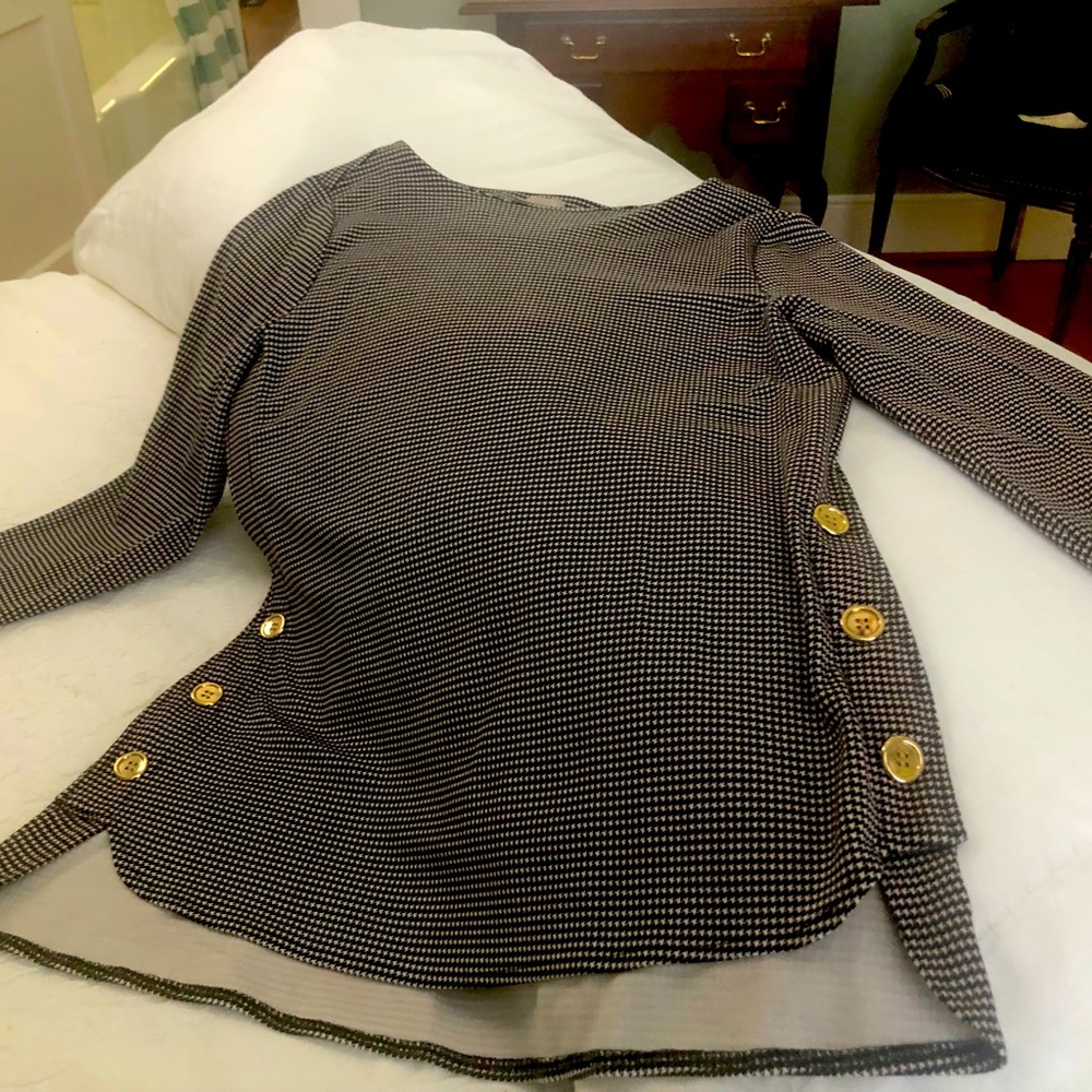 Small houndstooth top.